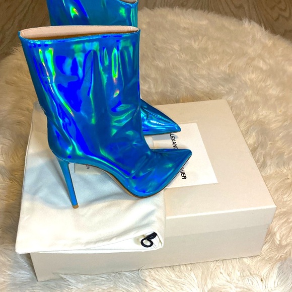 Alexandre Vauthier's Alex’s blue hologram ankle boots - Picture 6 of 10